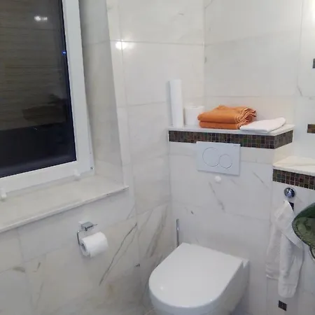 Bellevue Apartment *